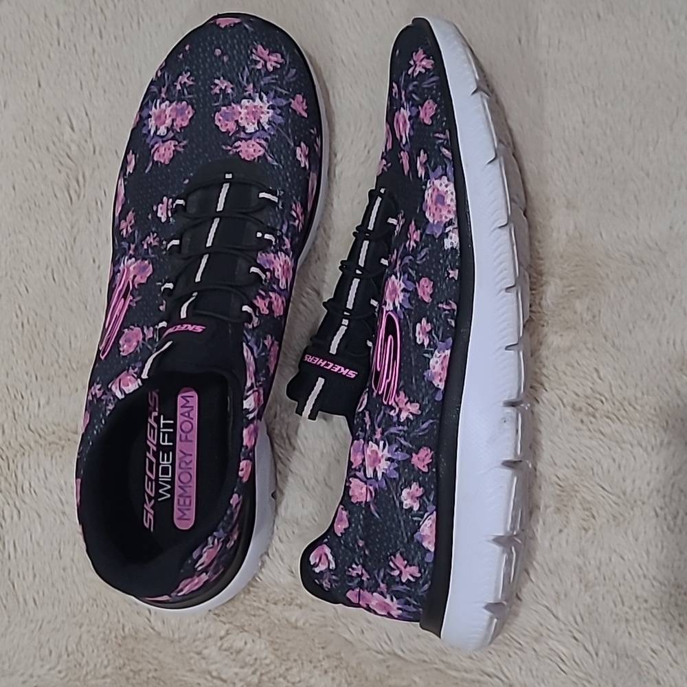 Skechers Women's Black and Pink Floral Sneakers